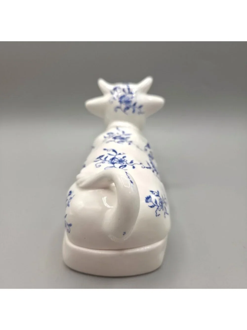 Vintage Art Line Japan Blue Onion Cow Butter Dish Covered Ceramic